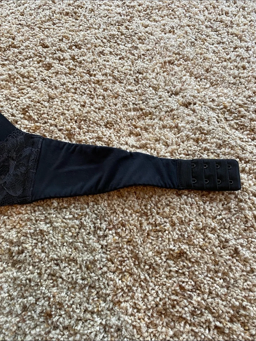 Victoria’s Secret Strapless bra w/Lace (Black)